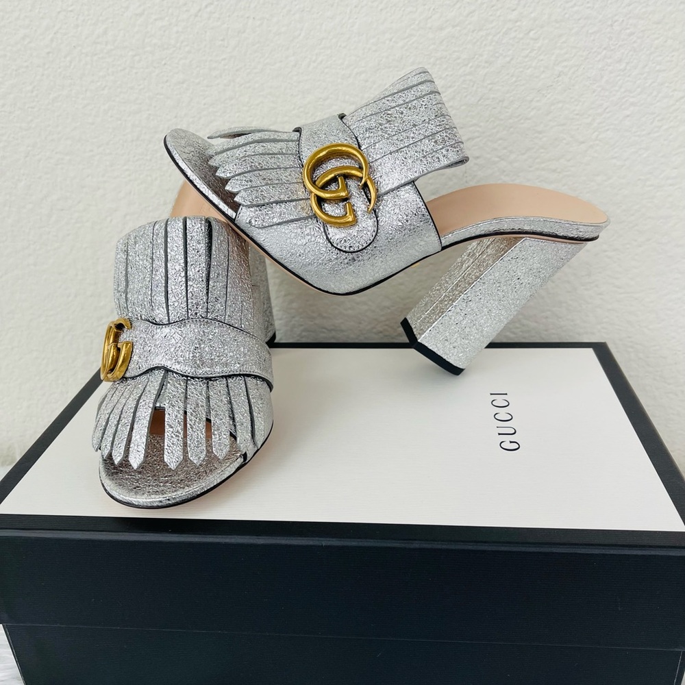 New! Gucci GG Marmont
Fringed Metallic Leather
Mules Sandals
SILVER Size 38 - Picture 15 of 16